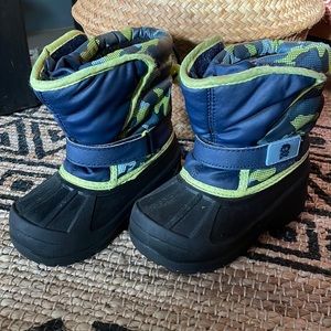 Toddler size 8 snow boots